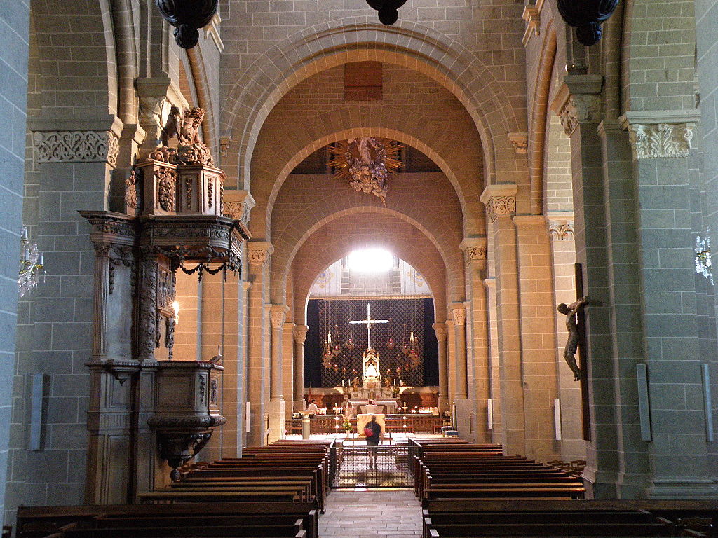 Interieur Le_Puy-en-Velay_Cathédrale