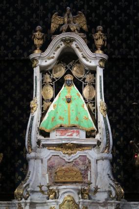 Vierge Noire Robe Verte